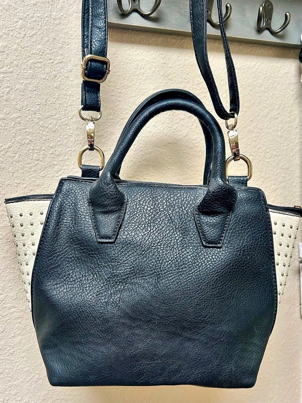 Tilly’s Black & White Satchel Grommet Handbag
